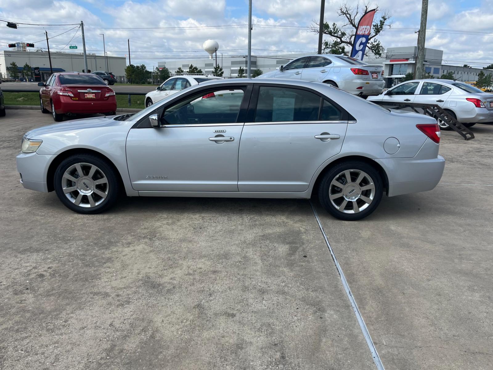 2006 SILVER /gray Lincoln Zephyr Base (3LNHM26146R) with an 3.0L V6 DOHC 24V engine, 6-Speed Automatic Overdrive transmission, located at 14700 Tomball Parkway 249, Houston, TX, 77086, (281) 444-2200, 29.928619, -95.504074 - Photo #3